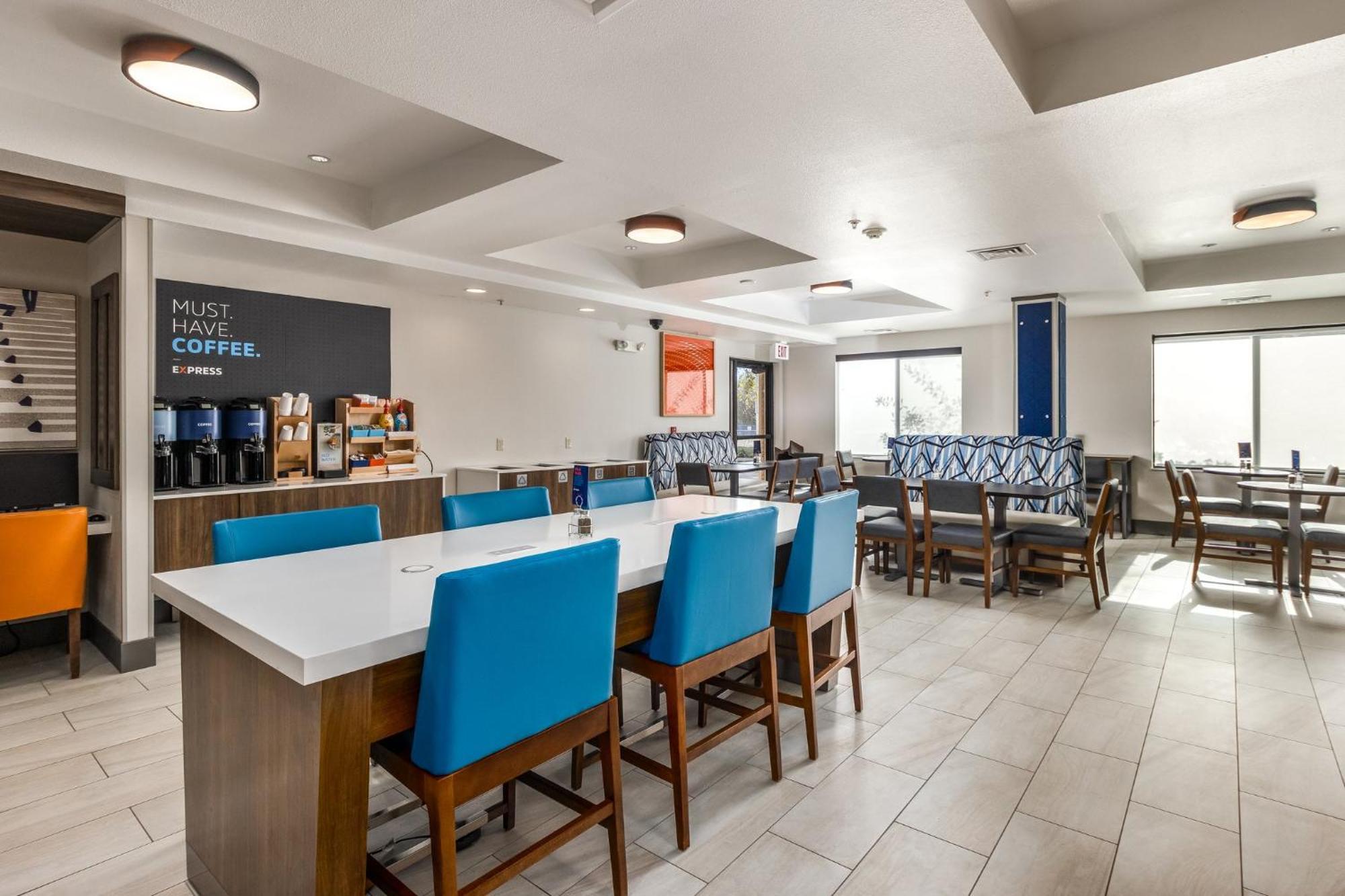 Holiday Inn Express Hotel & Suites Vancouver Mall-Portland Area By Ihg Exterior photo